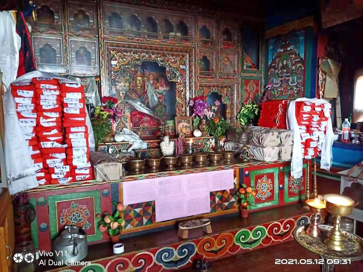 藏曆四月一日佛陀吉祥氐宿月(薩噶達哇吉祥月)、「種福田，幸福滿滿」供僧名單，在仁波切閉關寺廟內接受祈福加持。