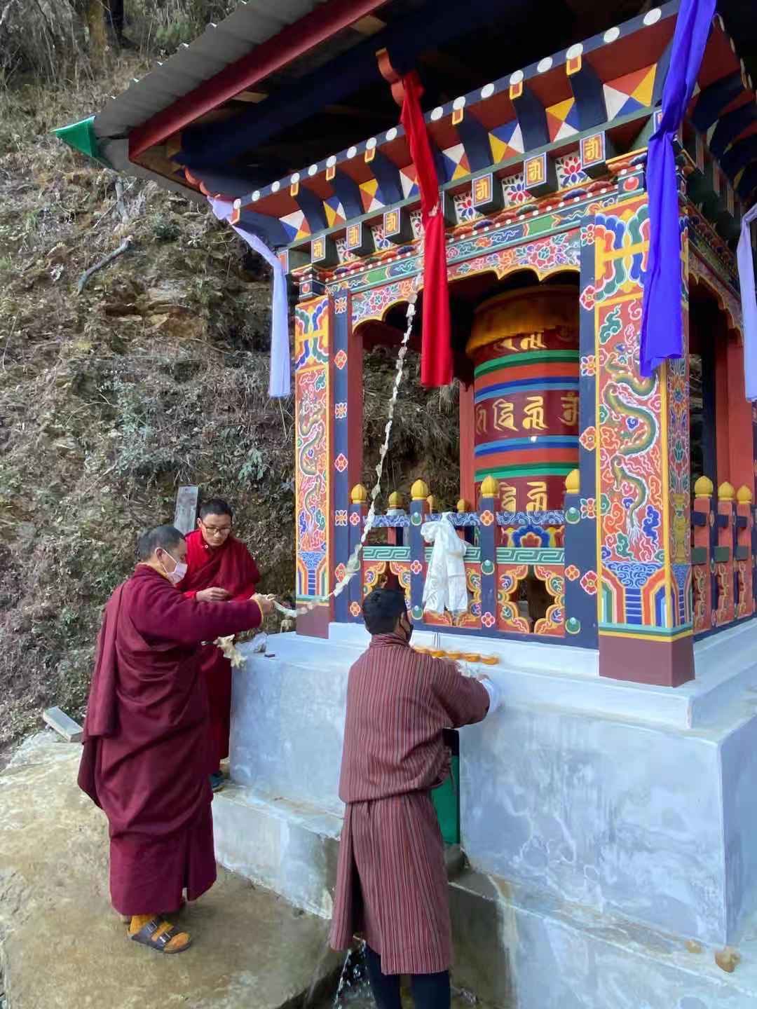 仁波切加持水轉經輪